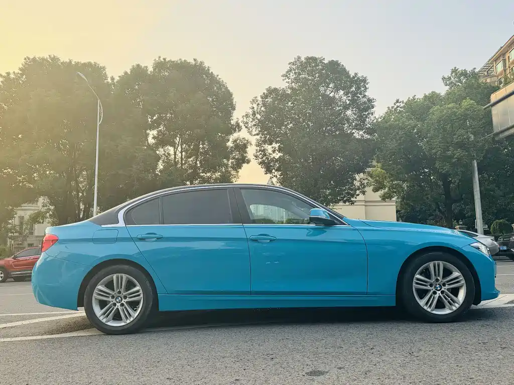 BMW 3 Series 2017 — фото 14