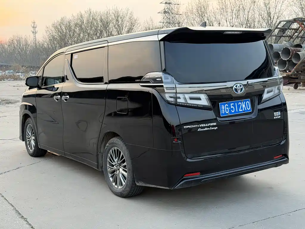 Toyota Vellfire 2023 — фото 7