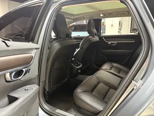 Volvo V90 2020