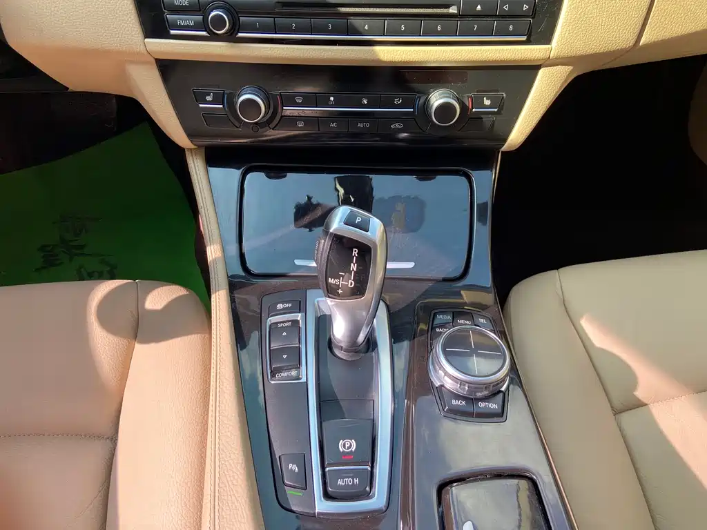 BMW 5 Series 2013 — фото 15