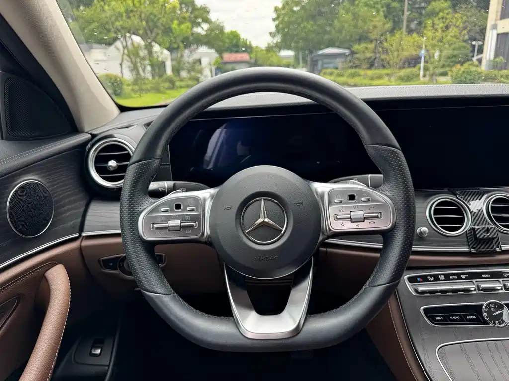 Mercedes-Benz E-Class 2019 — фото 13