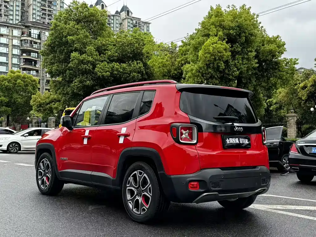 Jeep Renegade 2016 — фото 5