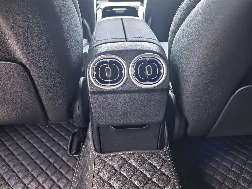 Mercedes-Benz C-Class 2025