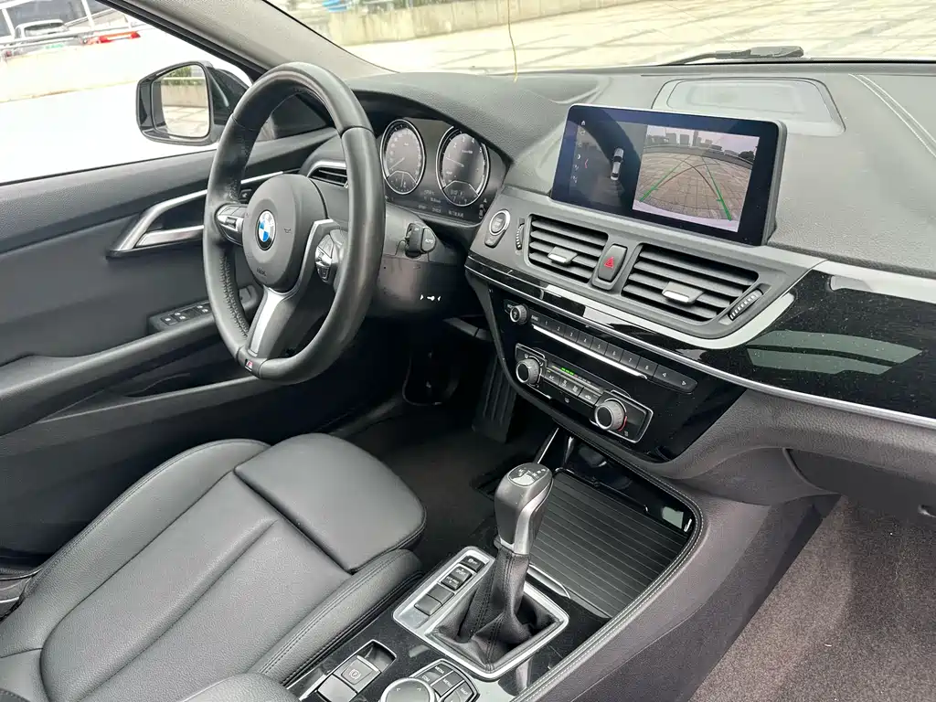 BMW 1 Series 2019 — фото 13