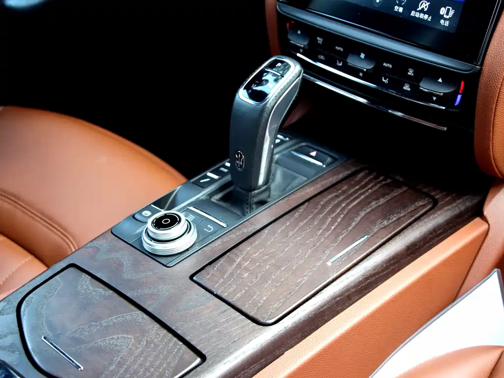 Maserati Quattroporte 2020 — фото 17