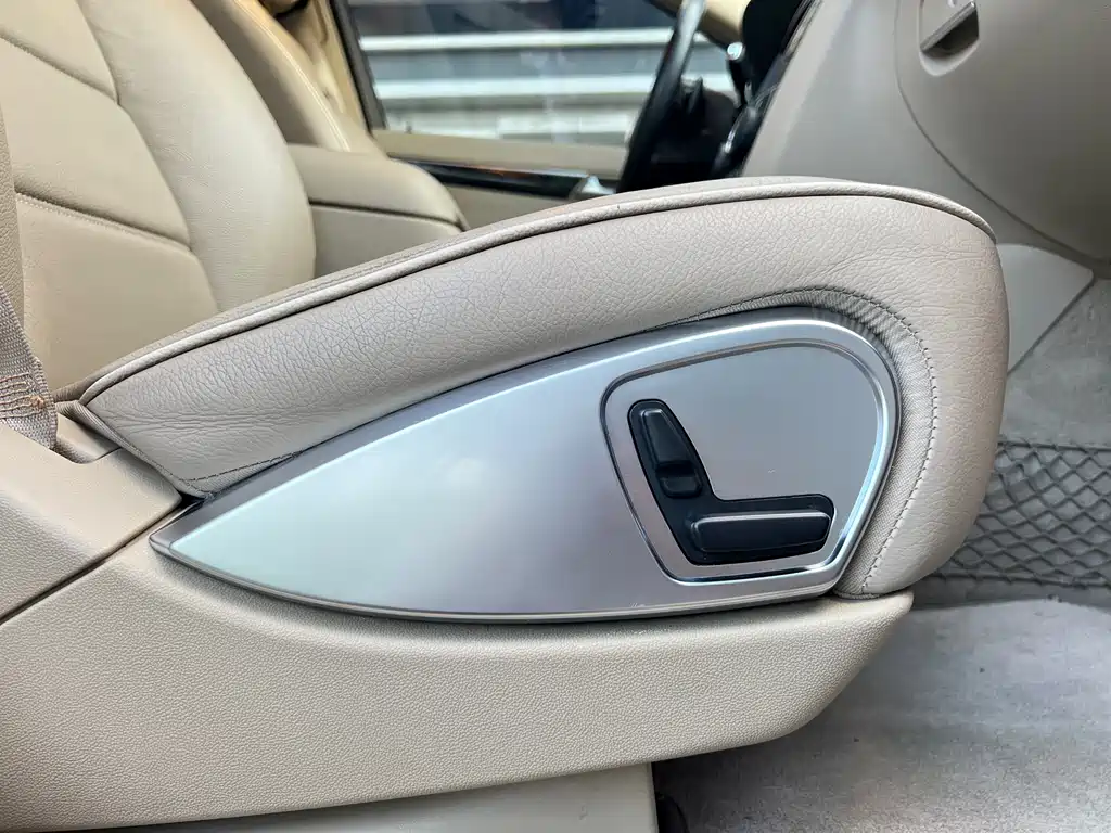 Mercedes-Benz R-Class 2017 — фото 37