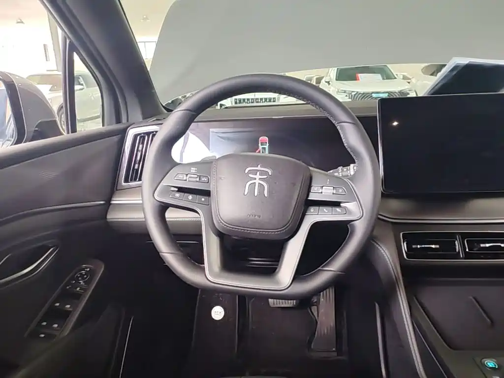 BYD L DM-i 2025 — фото 11