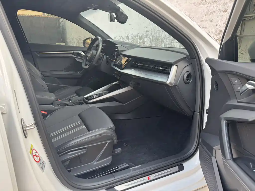 Audi A3 2023 — фото 14