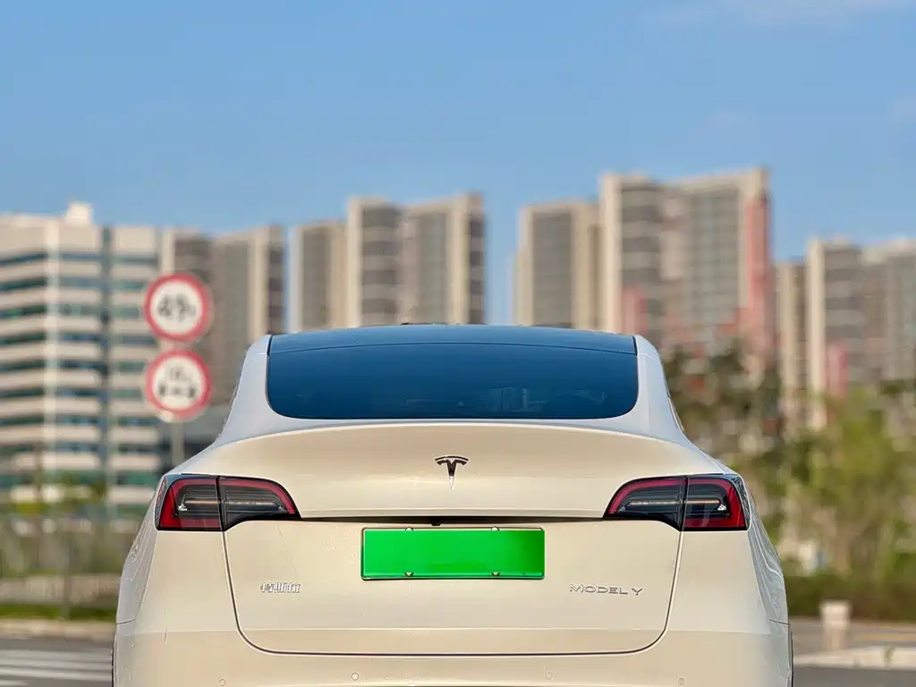 Tesla Model Y 2023 — фото 12