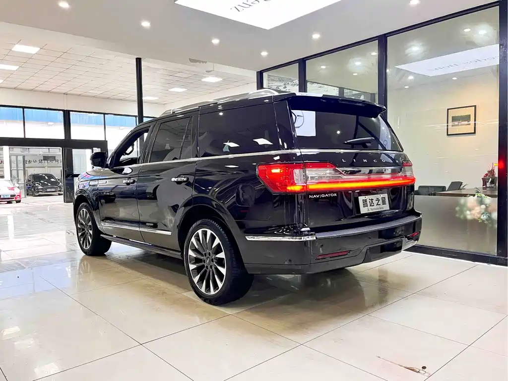 Lincoln Navigator 2018 — фото 3