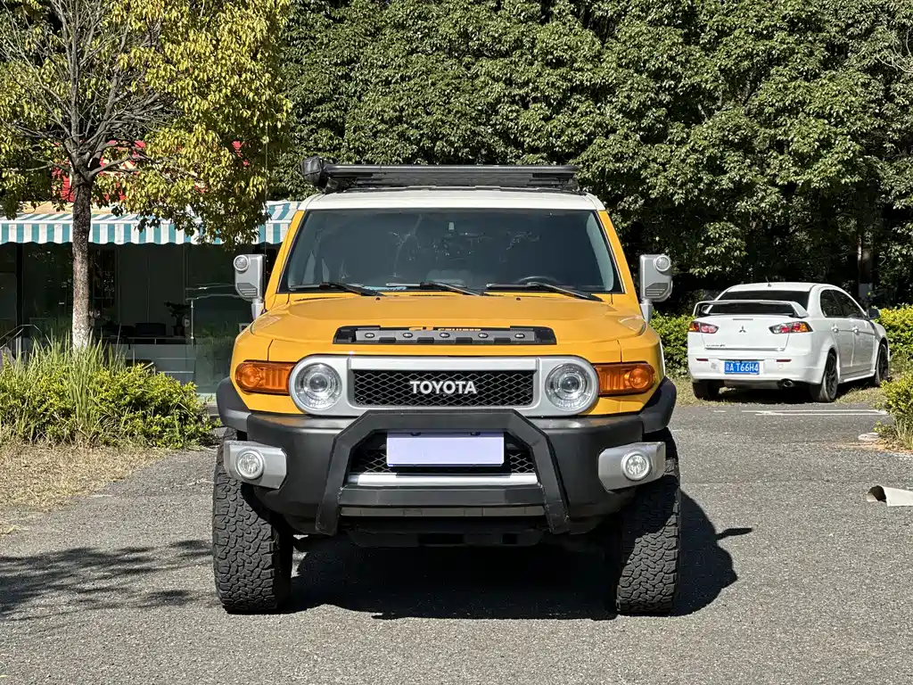 Toyota FJ Cruiser 2018 — фото 2