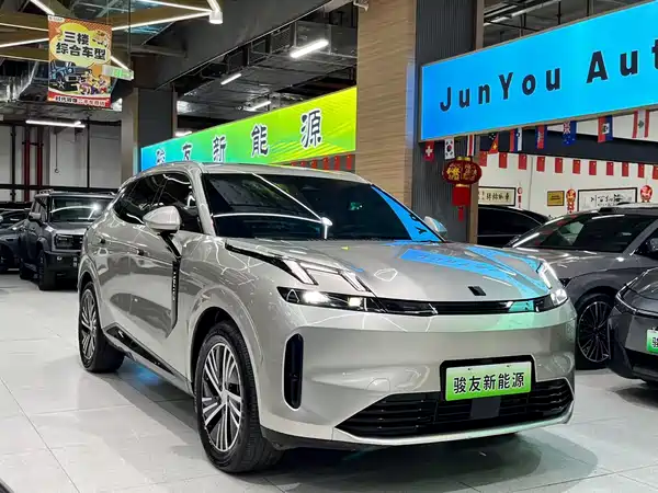 Lynk & Co 08 EM-P 2025