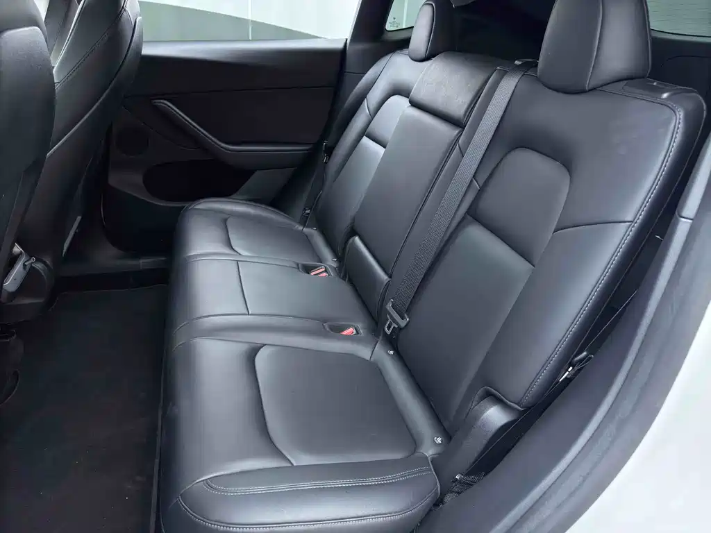 Tesla Model Y 2022 — фото 13