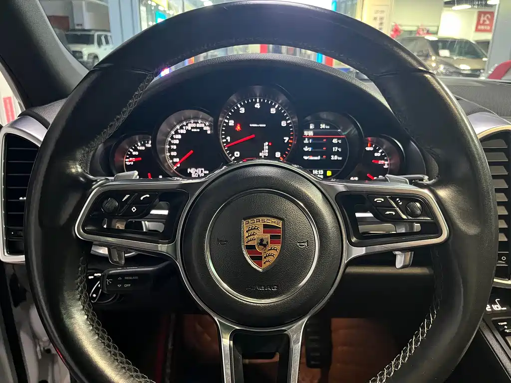 Porsche Cayenne 2017 — фото 21