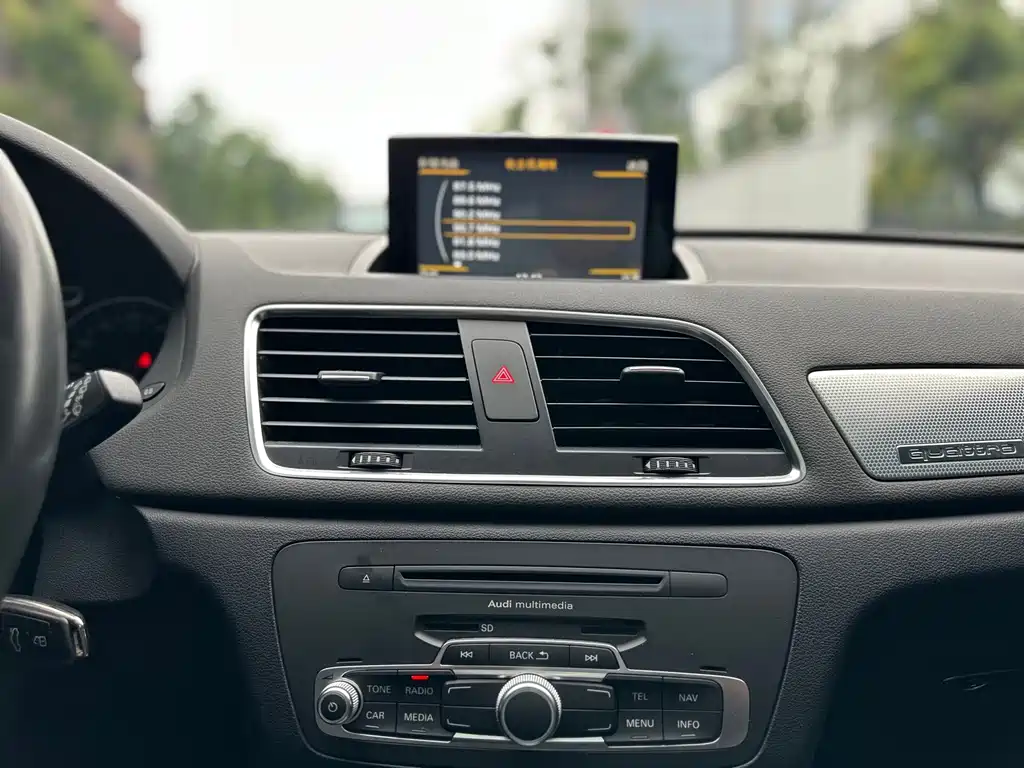 Audi Q3 2015 — фото 20