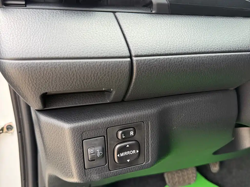 Toyota Yaris L 2022 — фото 8