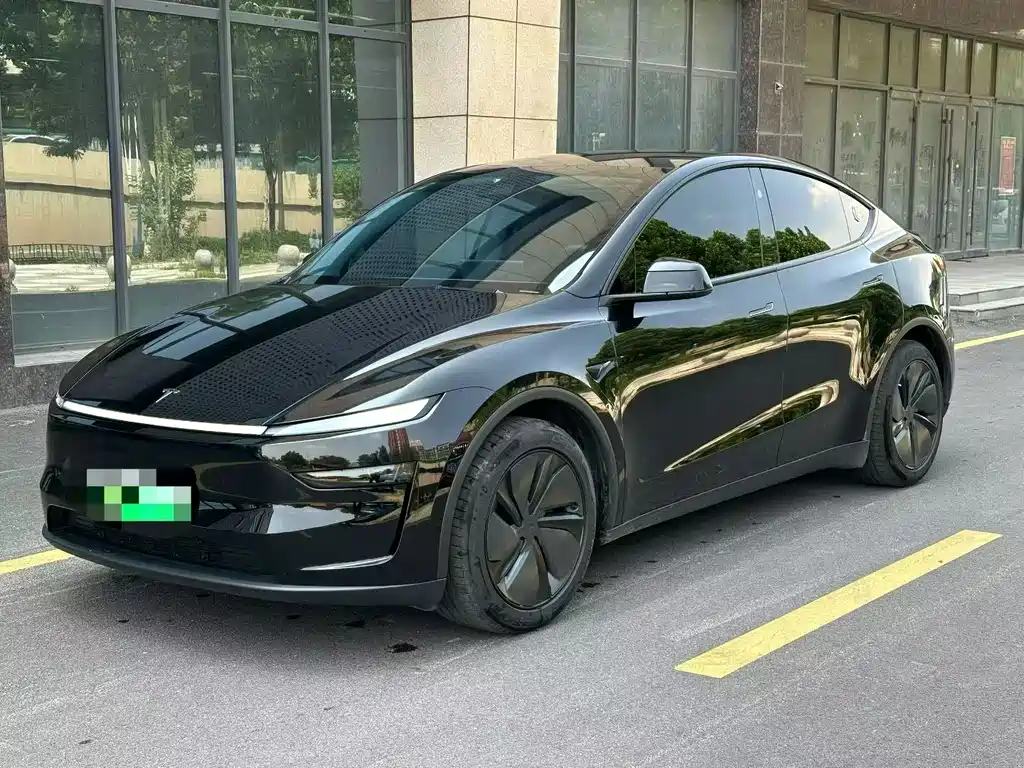 Tesla Model Y 2025