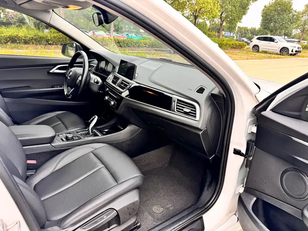 BMW 1 Series 2020 — фото 9