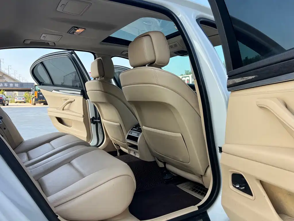 BMW 5 Series 2013 — фото 15