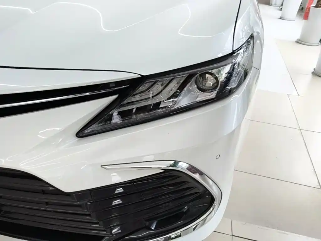 Toyota Camry 2023 — фото 24