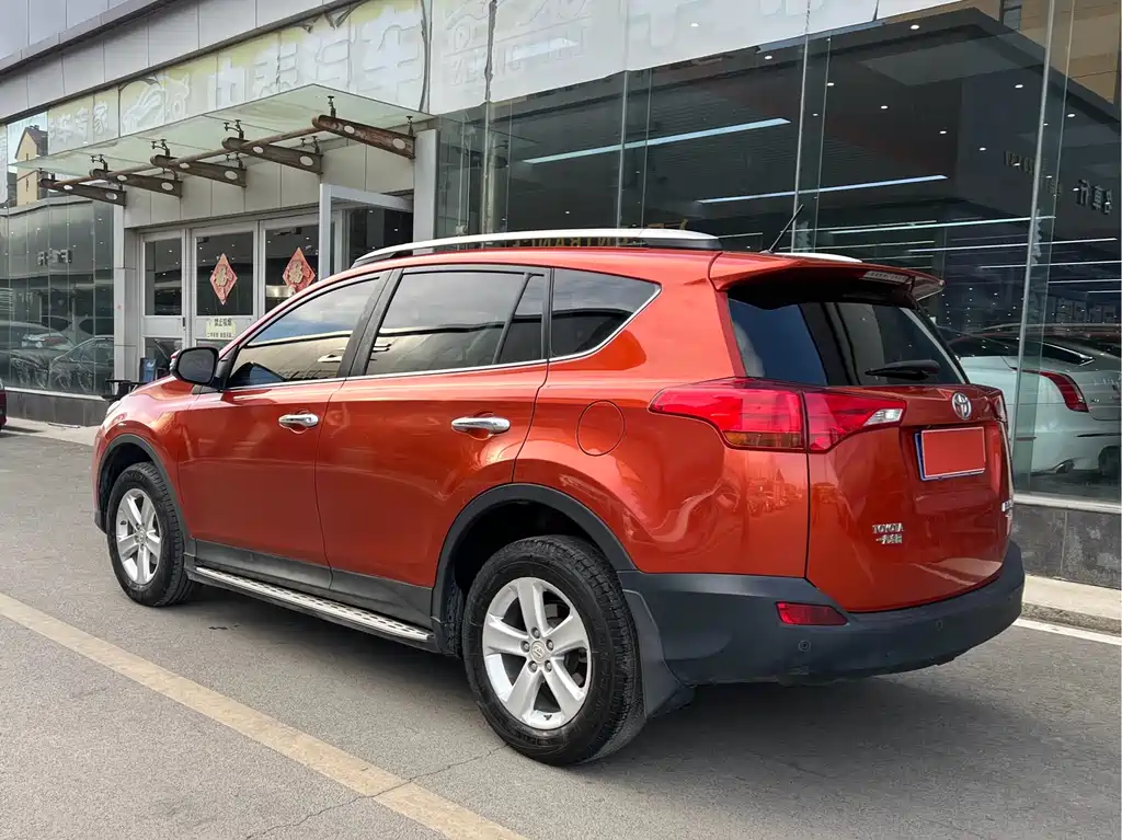 Toyota RAV4 2014 — фото 4