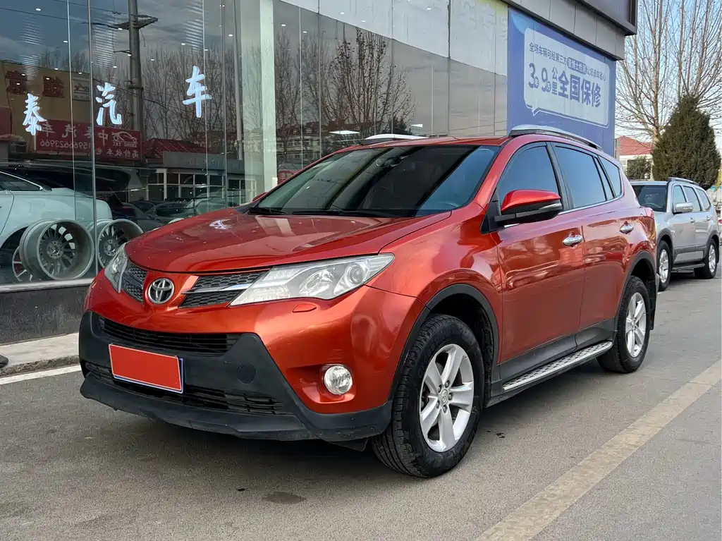 Toyota RAV4 2014 — фото 1