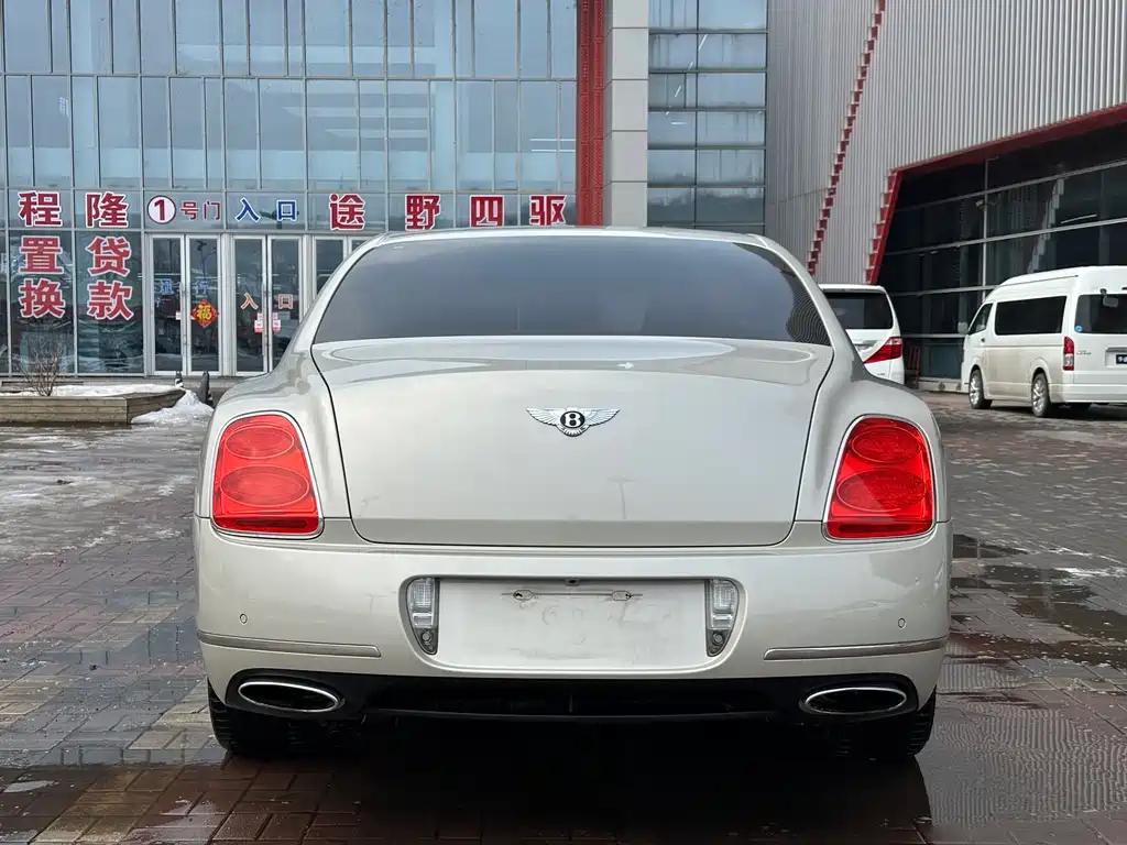 Bentley Flying Spur 2011 — фото 9