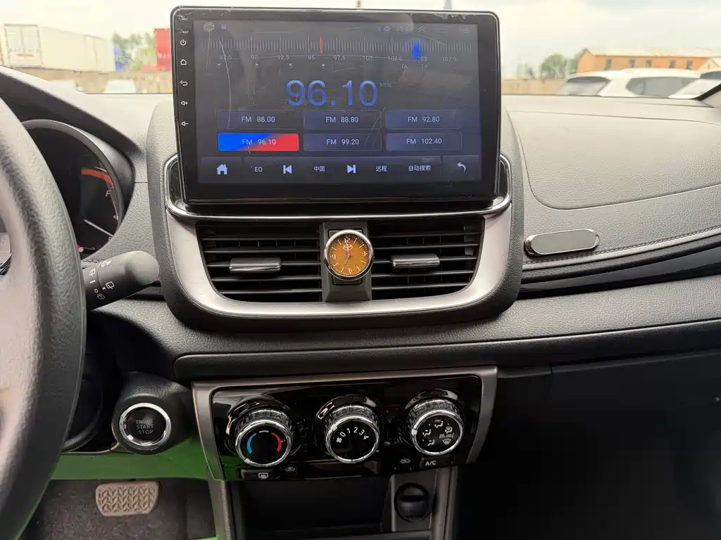 Toyota Yaris L 2022 — фото 11