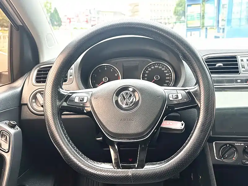 Volkswagen Polo 2014 — фото 11
