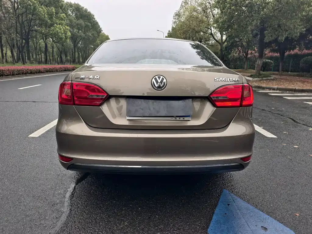 Volkswagen Sagitar 2013