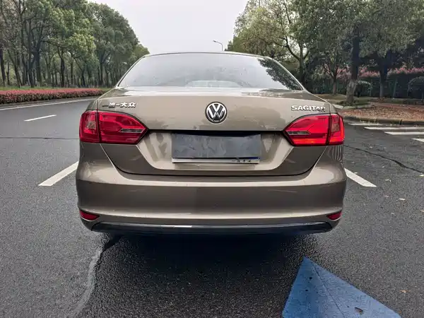 Volkswagen Sagitar 2013