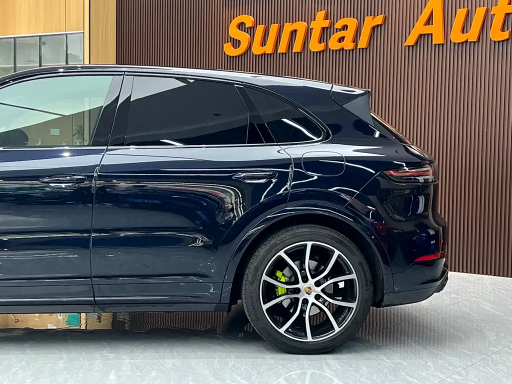 Porsche Cayenne Hybrid 2022 — фото 12