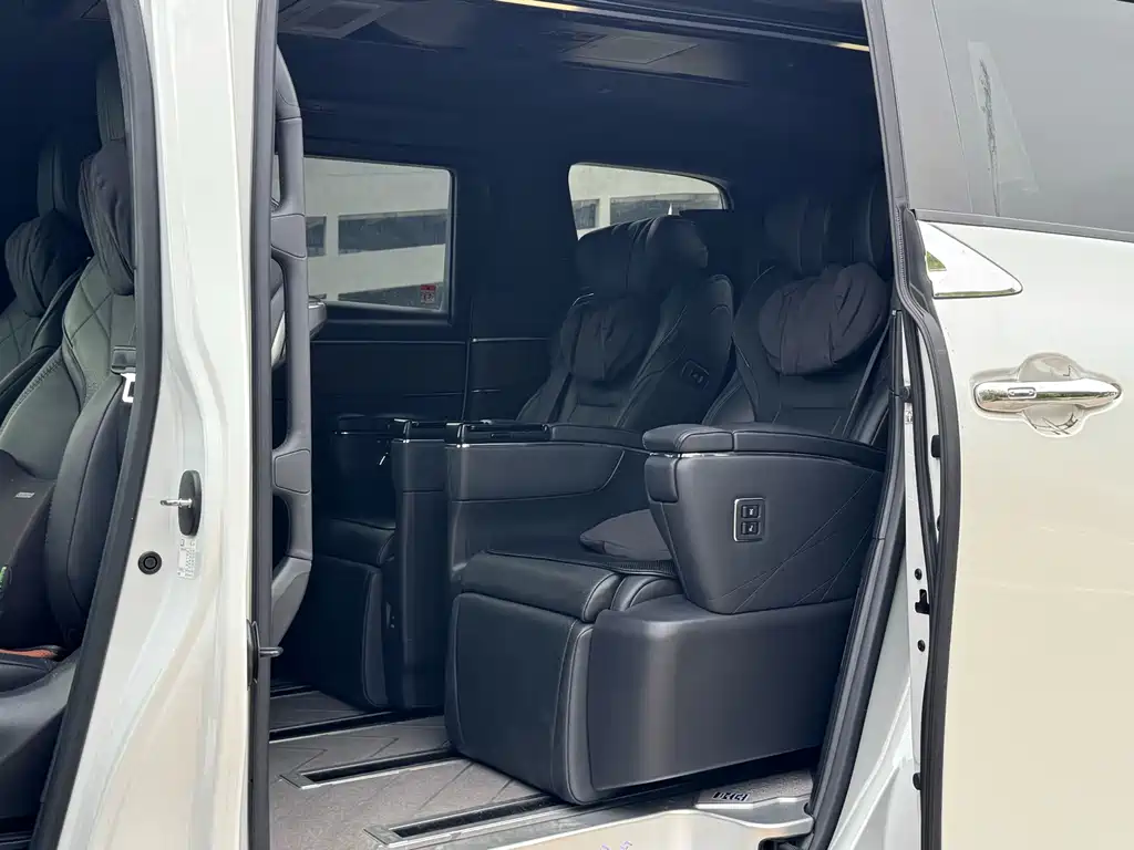 Toyota Vellfire 2024 — фото 14