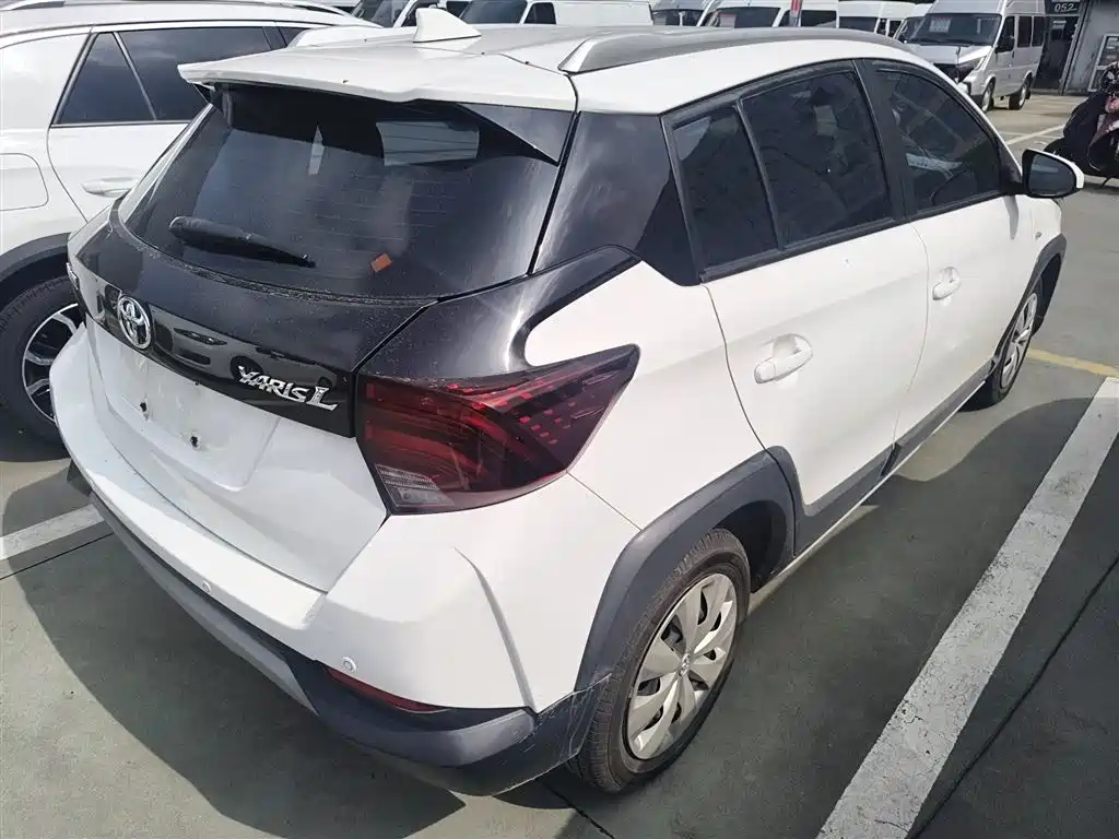 Toyota Yaris L 2020 — фото 7
