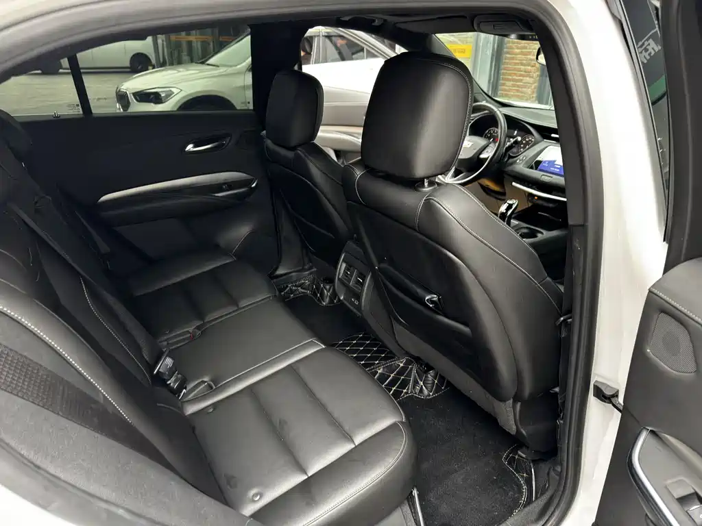 Cadillac XT4 2020 — фото 16