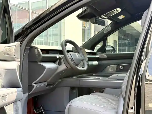 NIO ES8 2025