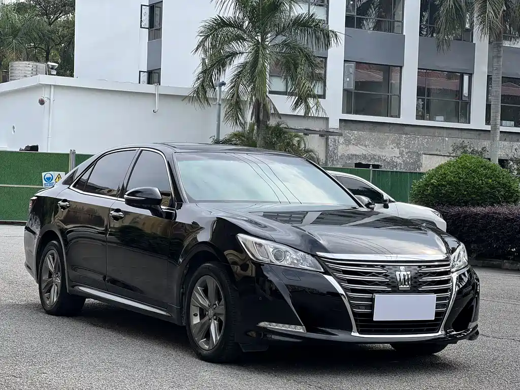 Toyota Crown 2016 — фото 3