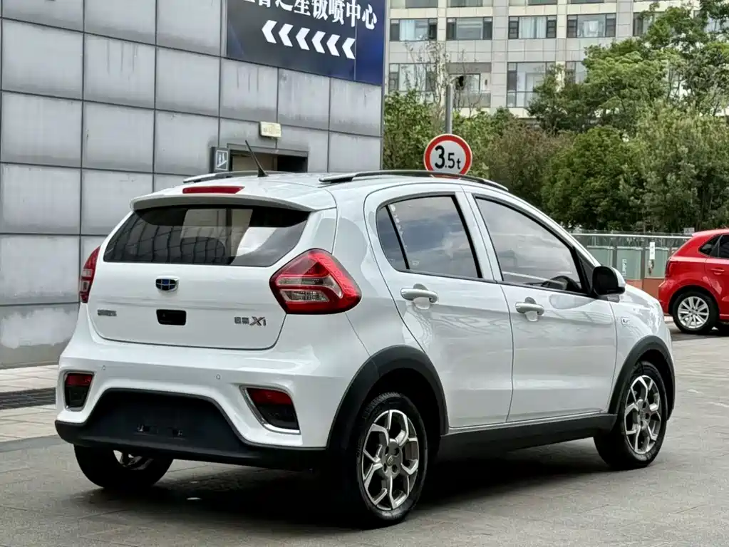 Geely Vision X1 2018 — фото 9