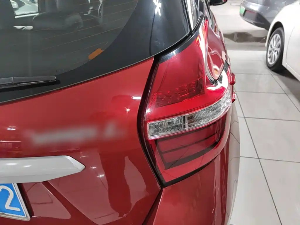 Toyota Yaris L 2017 — фото 8