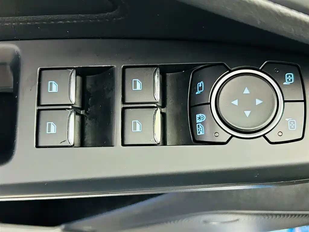 Ford Focus 2019 — фото 18