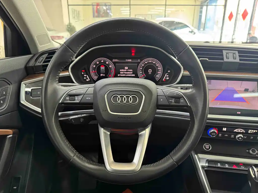 Audi Q3 2021 — фото 15
