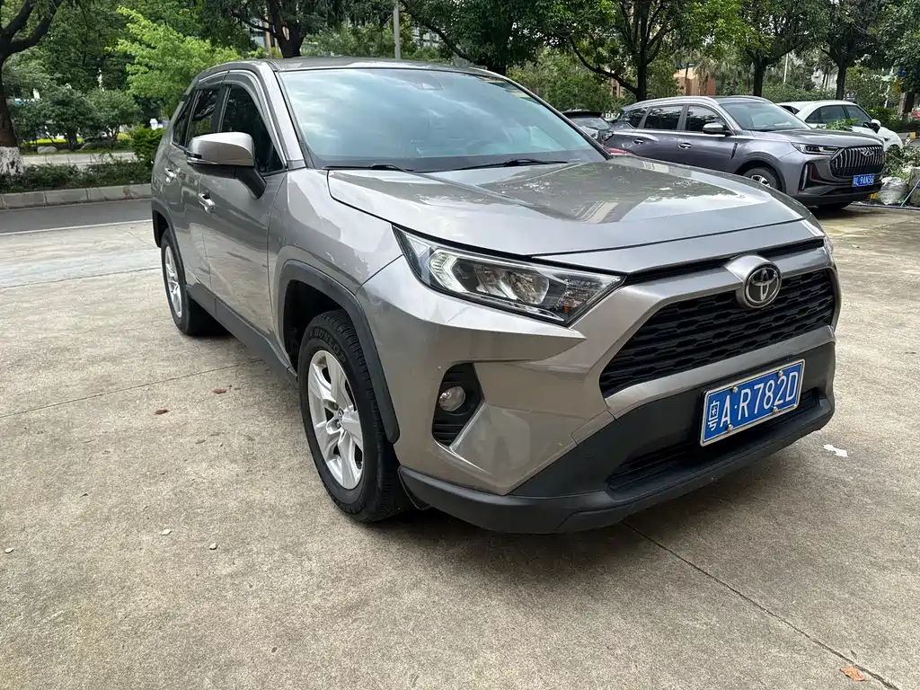 Toyota RAV4 2020 — фото 3