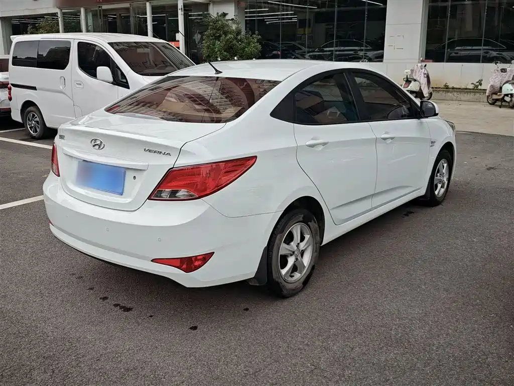 Hyundai Verna 2015 — фото 8