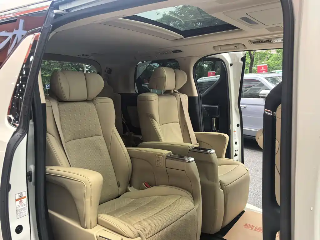 Toyota Alphard 2017 — фото 18