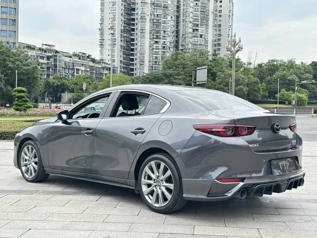 Mazda 3 Axela 2023 — фото 10