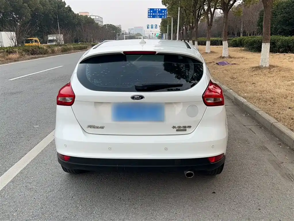 Ford Focus 2017 — фото 19