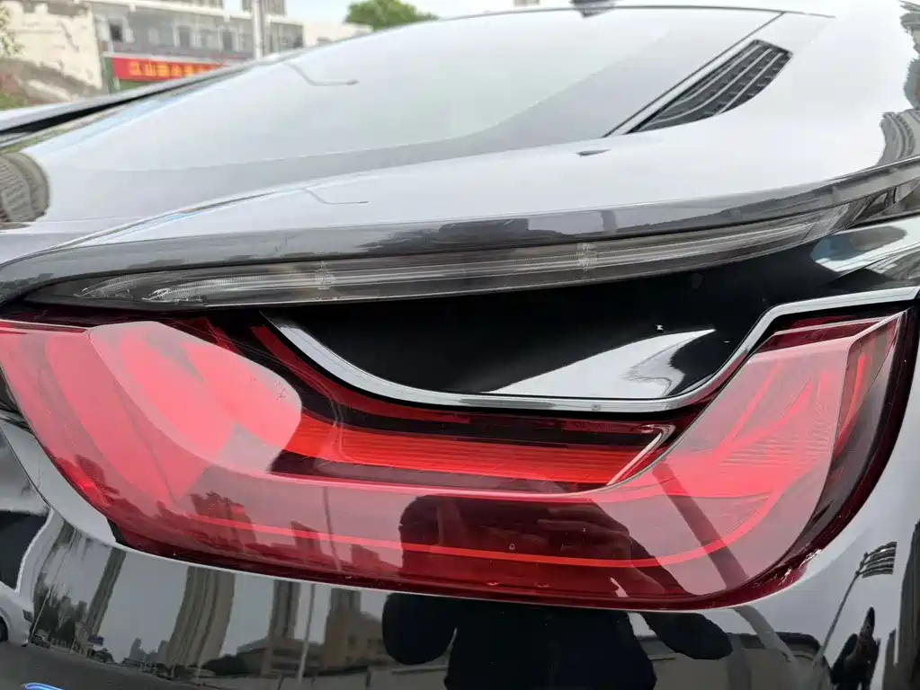 BMW i8 2018 — фото 11