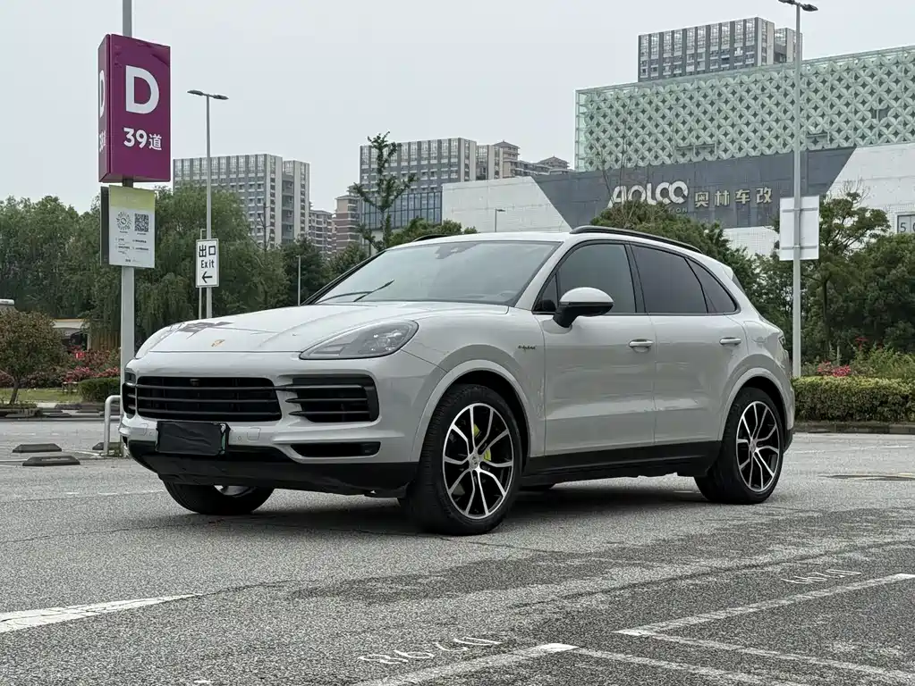 Porsche Cayenne Hybrid 2023 — фото 1