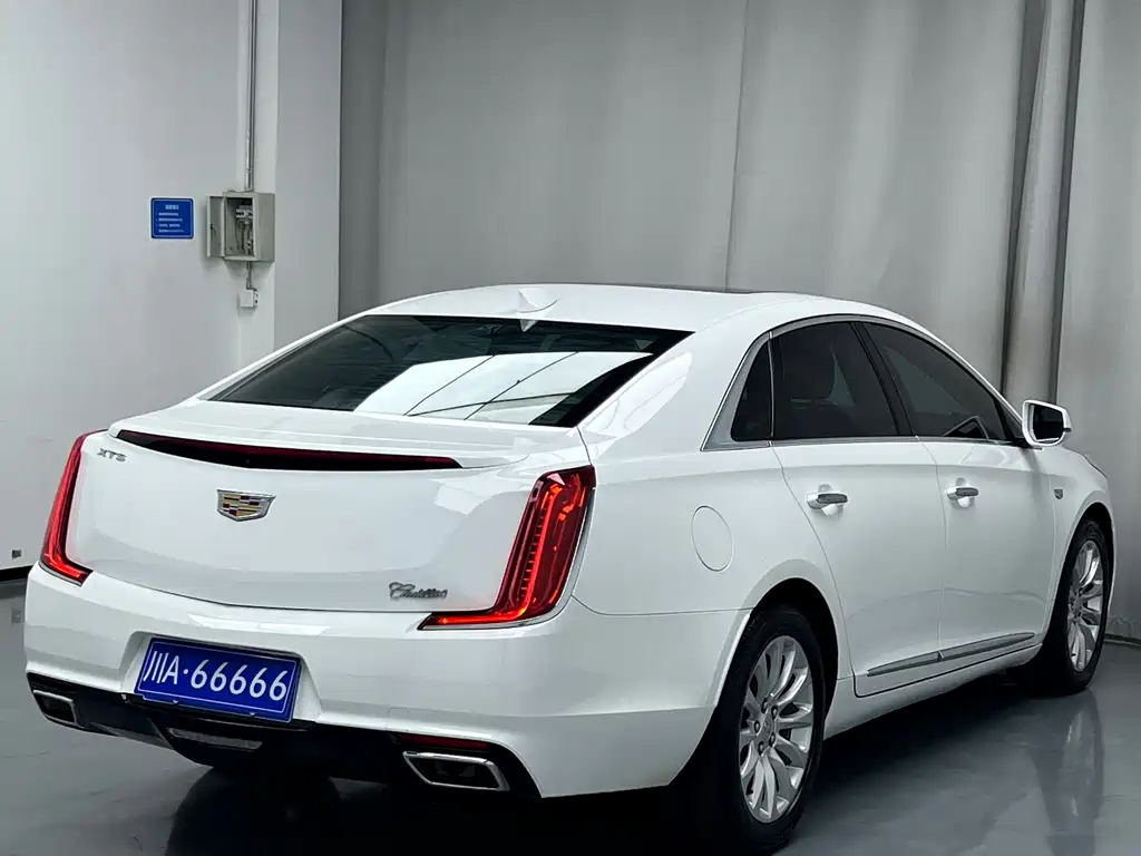 Cadillac XTS 2018 — фото 13