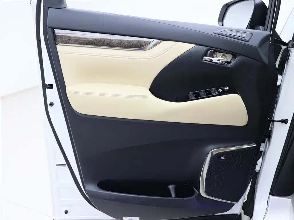 Toyota Alphard 2023 — фото 6